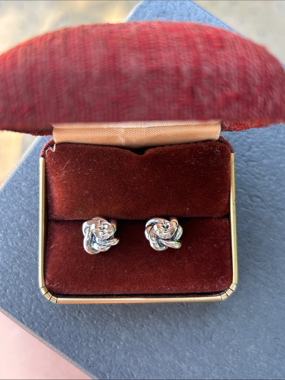 James Avery Silver Knot EARRINGS -RETIRED - Picture 3 of 4